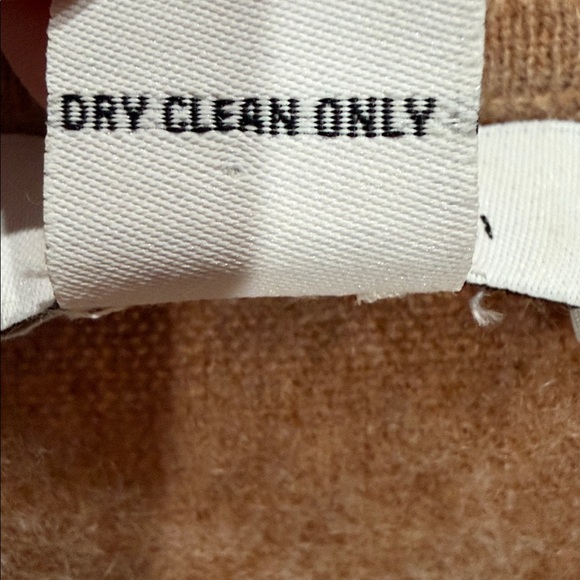 HP🌈 100% Cashmere*Magashoni * Tan V-Neck Women's Sweater * Size Medium - Picture 11 of 11